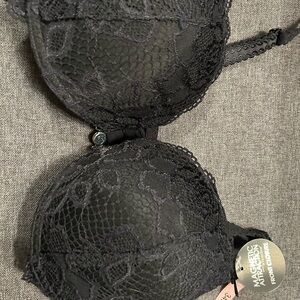 Black Lace Bra with Magnetic Front Closure 34D newwwwww